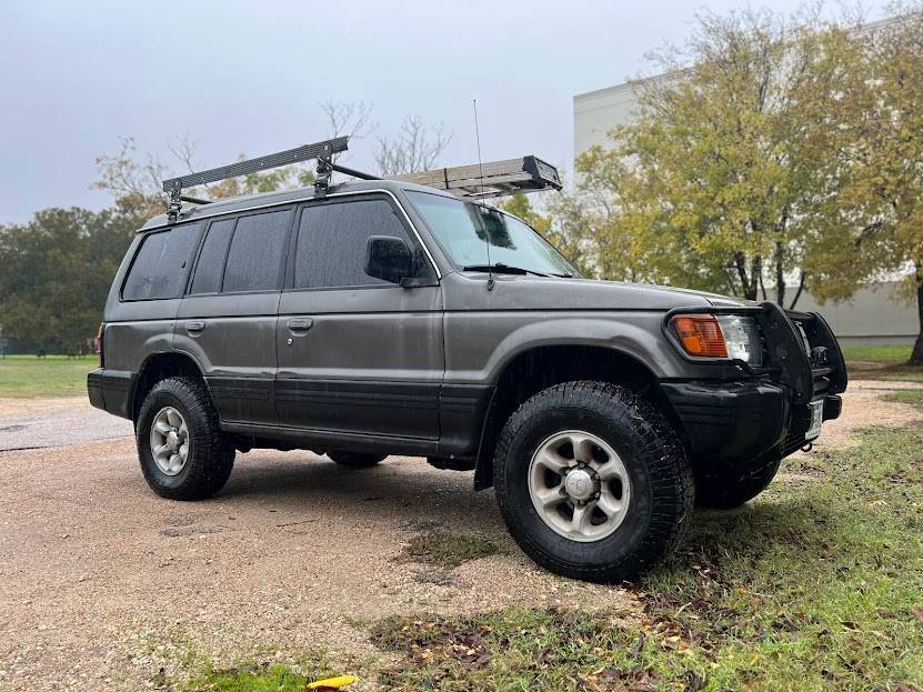 Mitsubishi-Montero-ls-sport-utility-4d-1995-grey-5