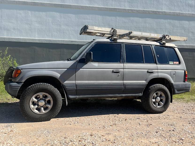 Mitsubishi-Montero-ls-sport-utility-4d-1995-grey