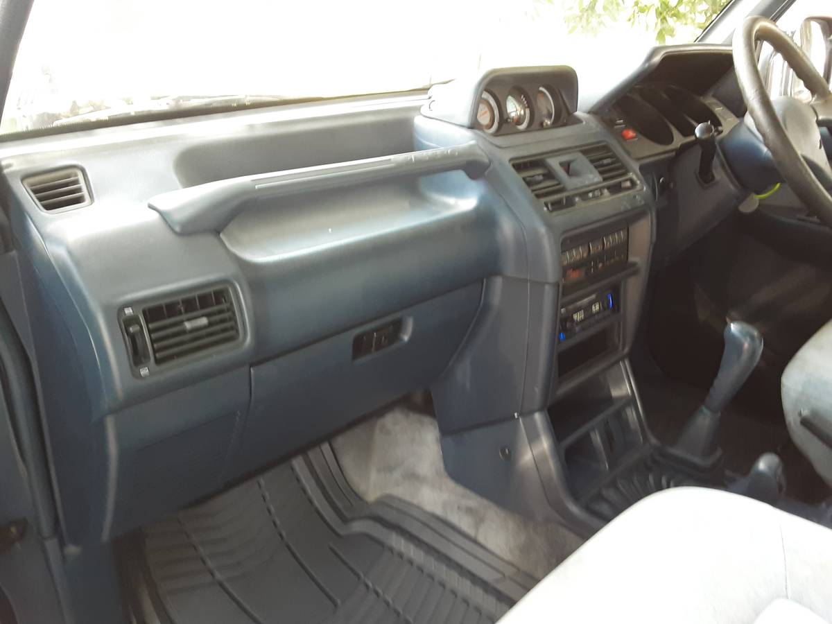 Mitsubishi-Pajero-4x4-diesel-1991-blue-11