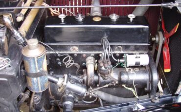 Morris-Minor-1932-Dark-Burgundy-RedBl-Burgundy-Red-Leather-3