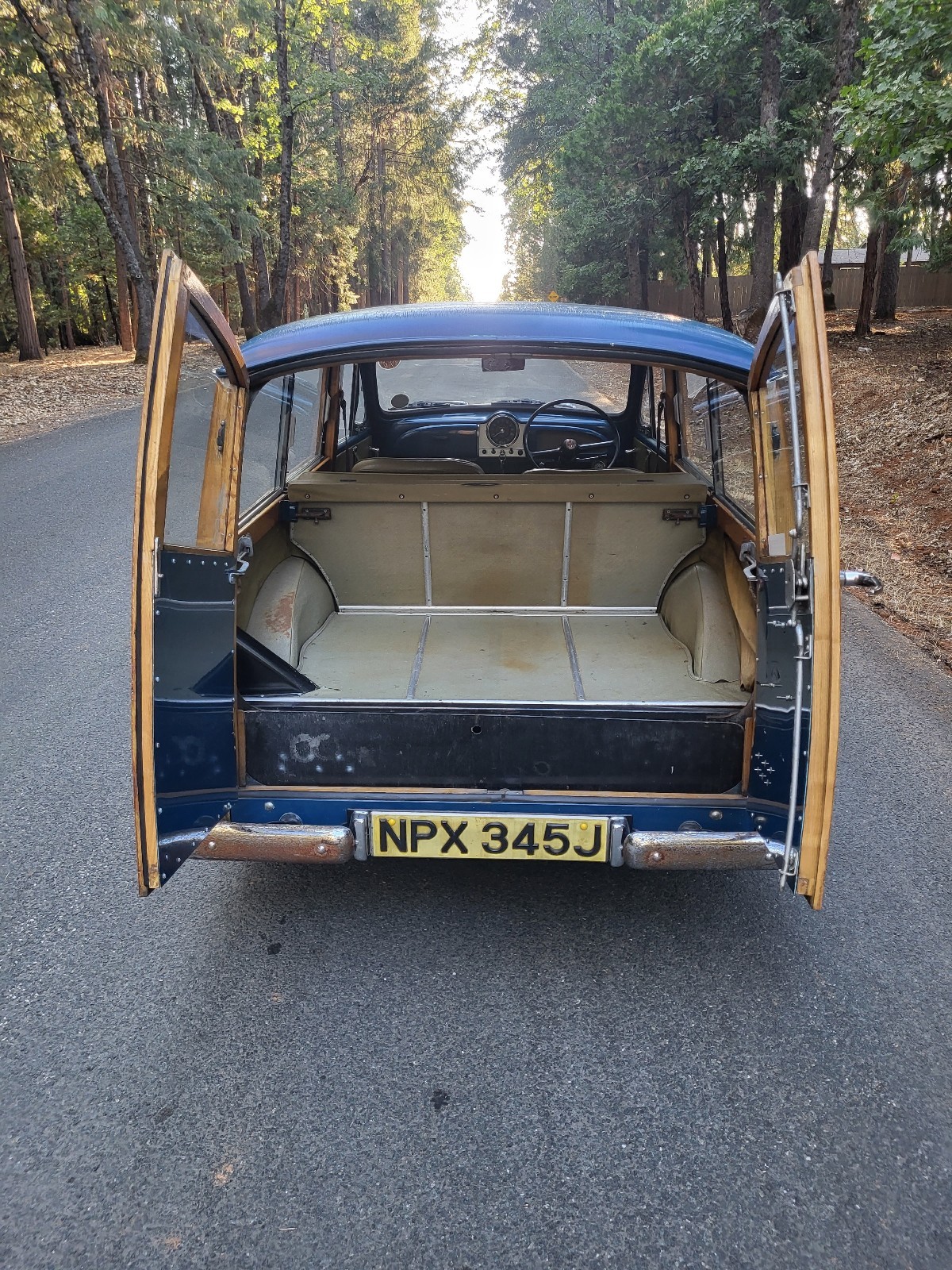 Morris-Minor-Traveller-1971-14