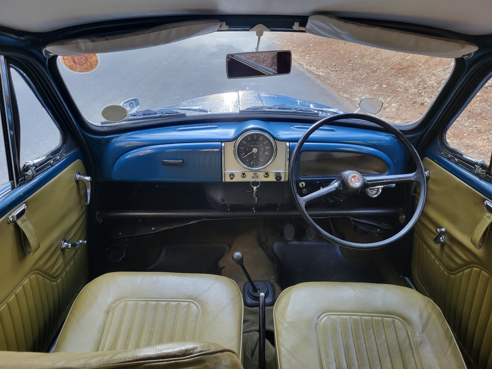 Morris-Minor-Traveller-1971-17
