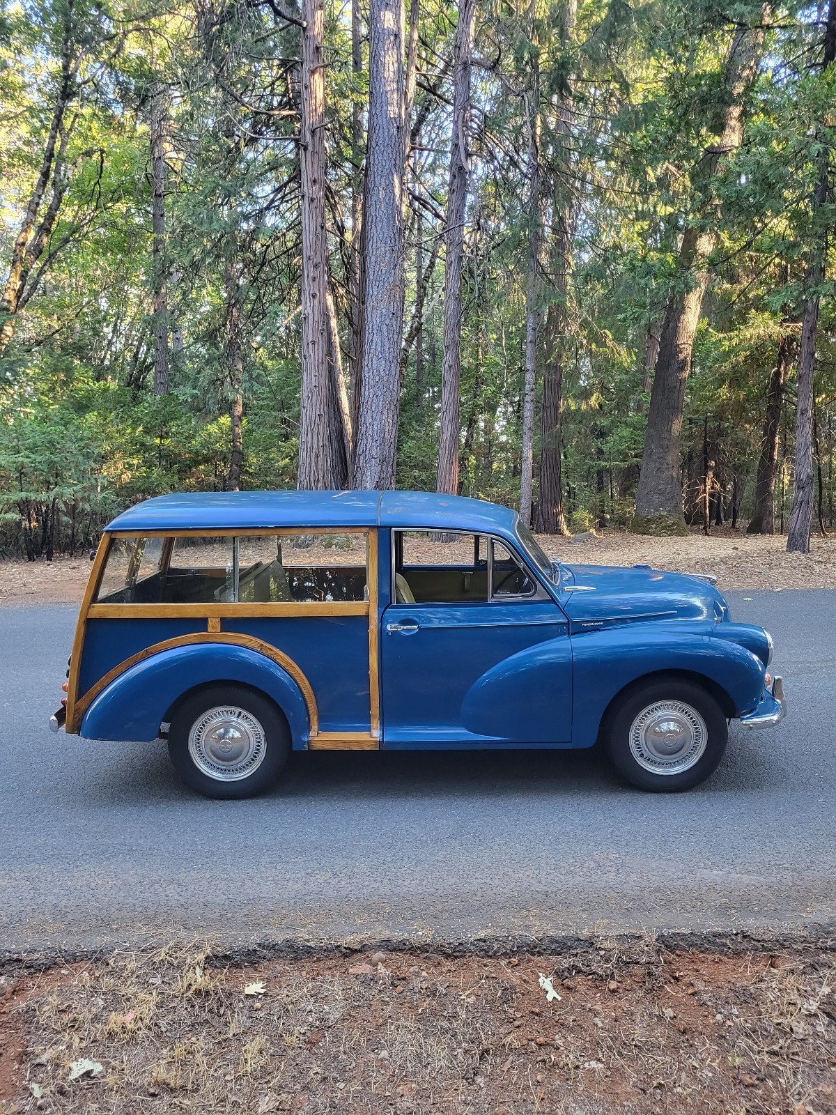 Morris-Minor-Traveller-1971-3