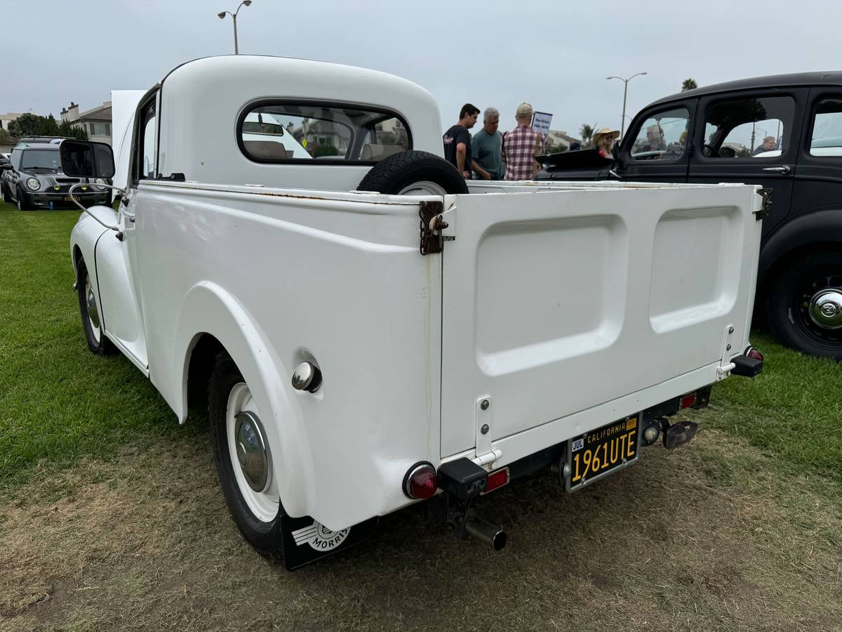 Morris-minor-pickup-1961-white-3