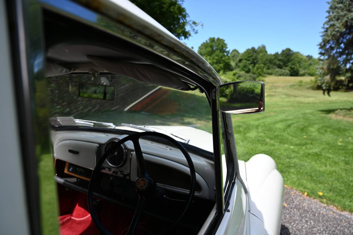 Morris-minor-traveller-1000-1968-white-10