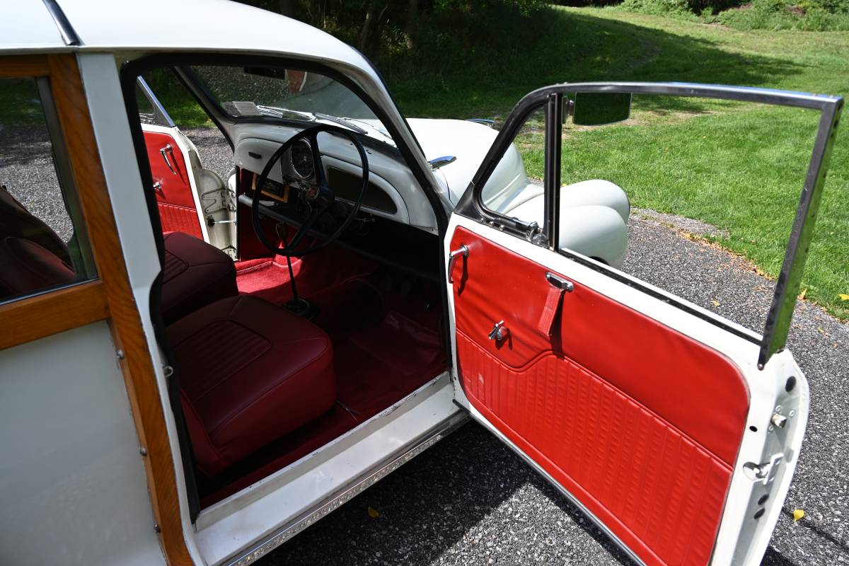 Morris-minor-traveller-1000-1968-white-13