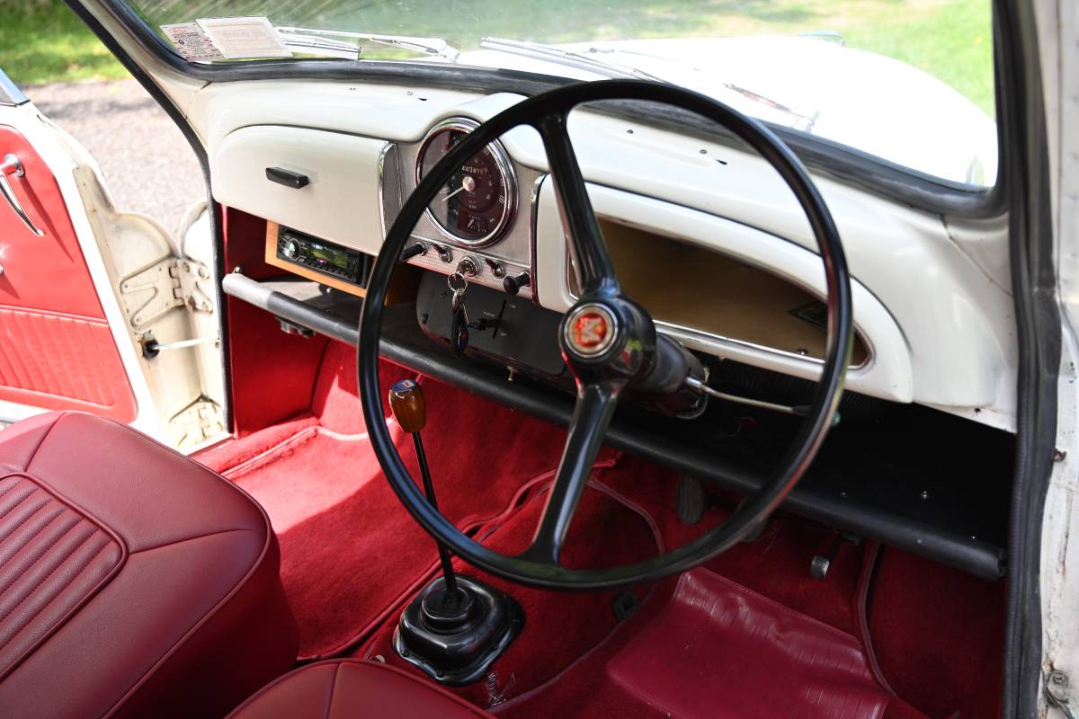Morris-minor-traveller-1000-1968-white-14