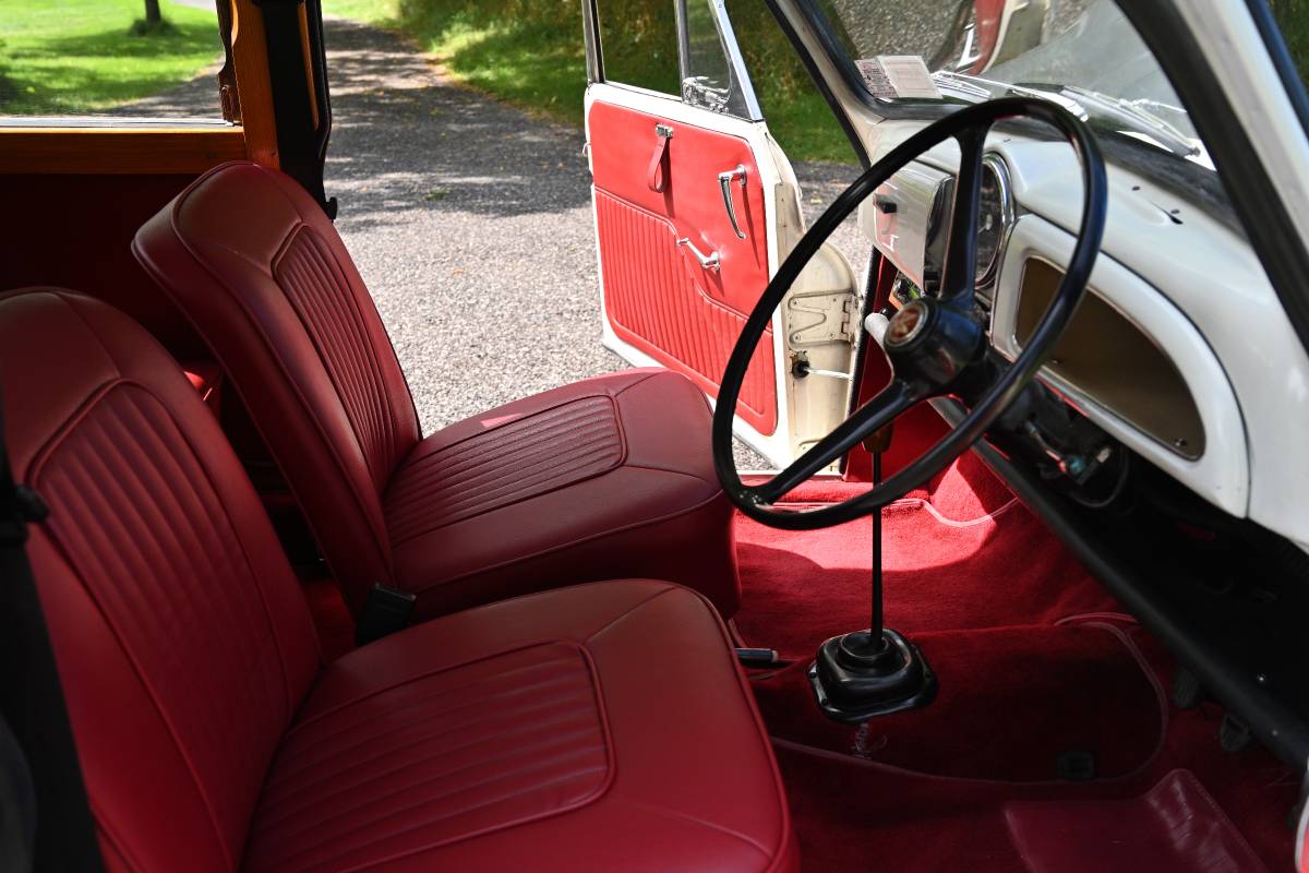 Morris-minor-traveller-1000-1968-white-15