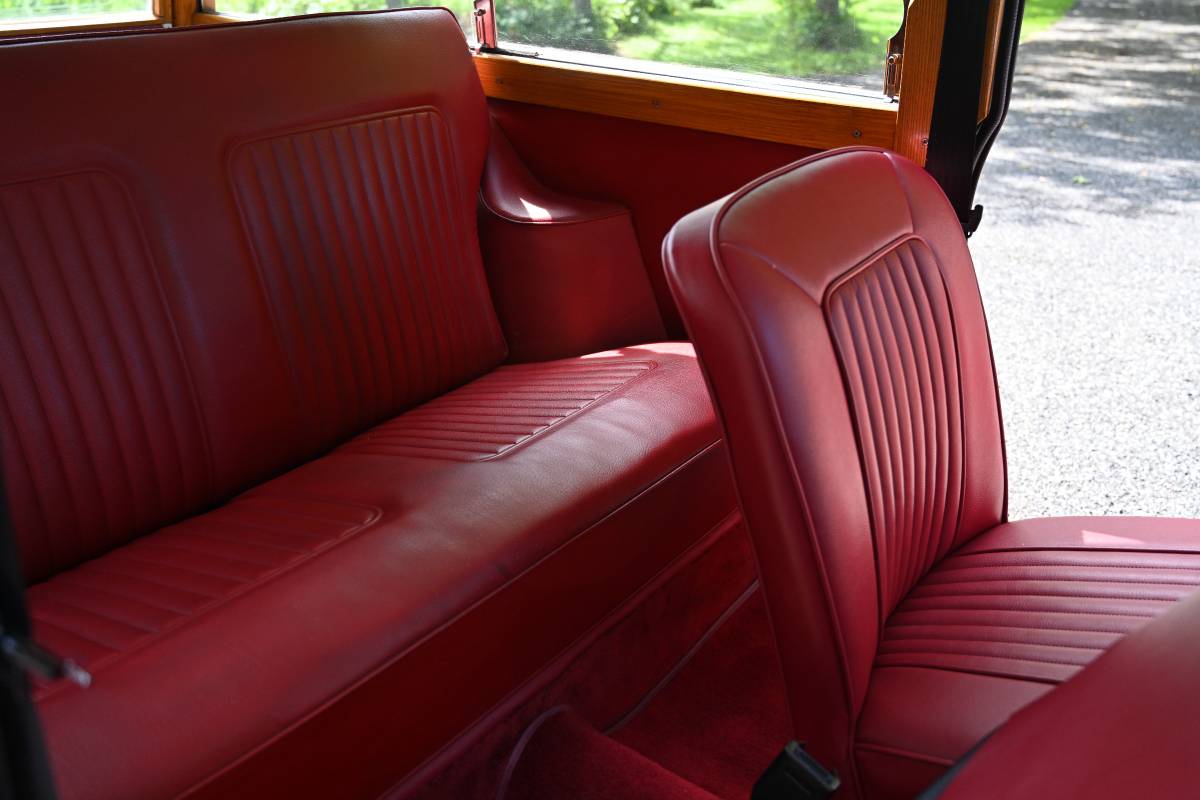 Morris-minor-traveller-1000-1968-white-16