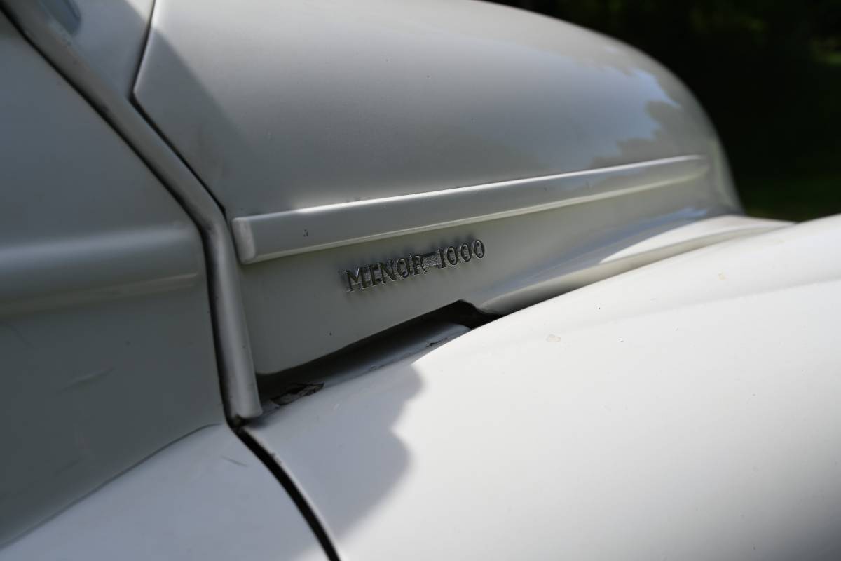 Morris-minor-traveller-1000-1968-white-18