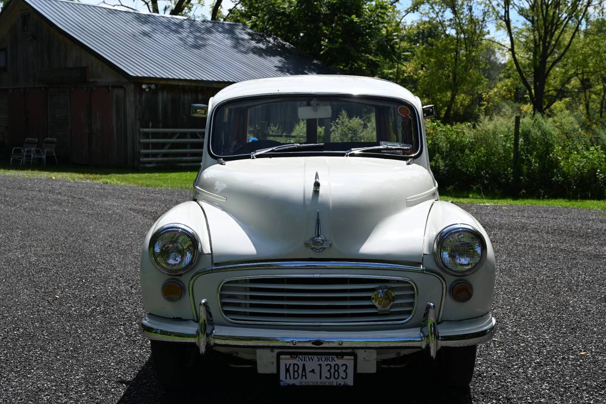 Morris-minor-traveller-1000-1968-white-2