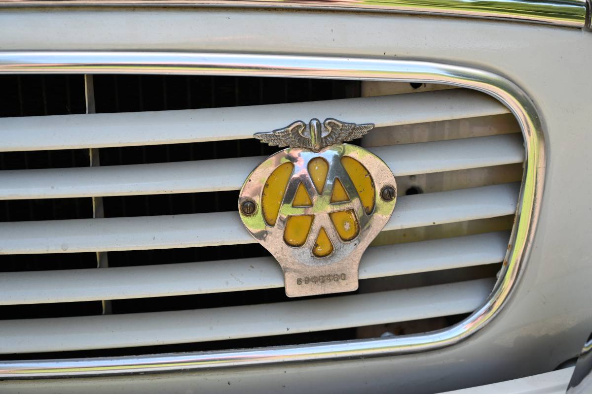 Morris-minor-traveller-1000-1968-white-21
