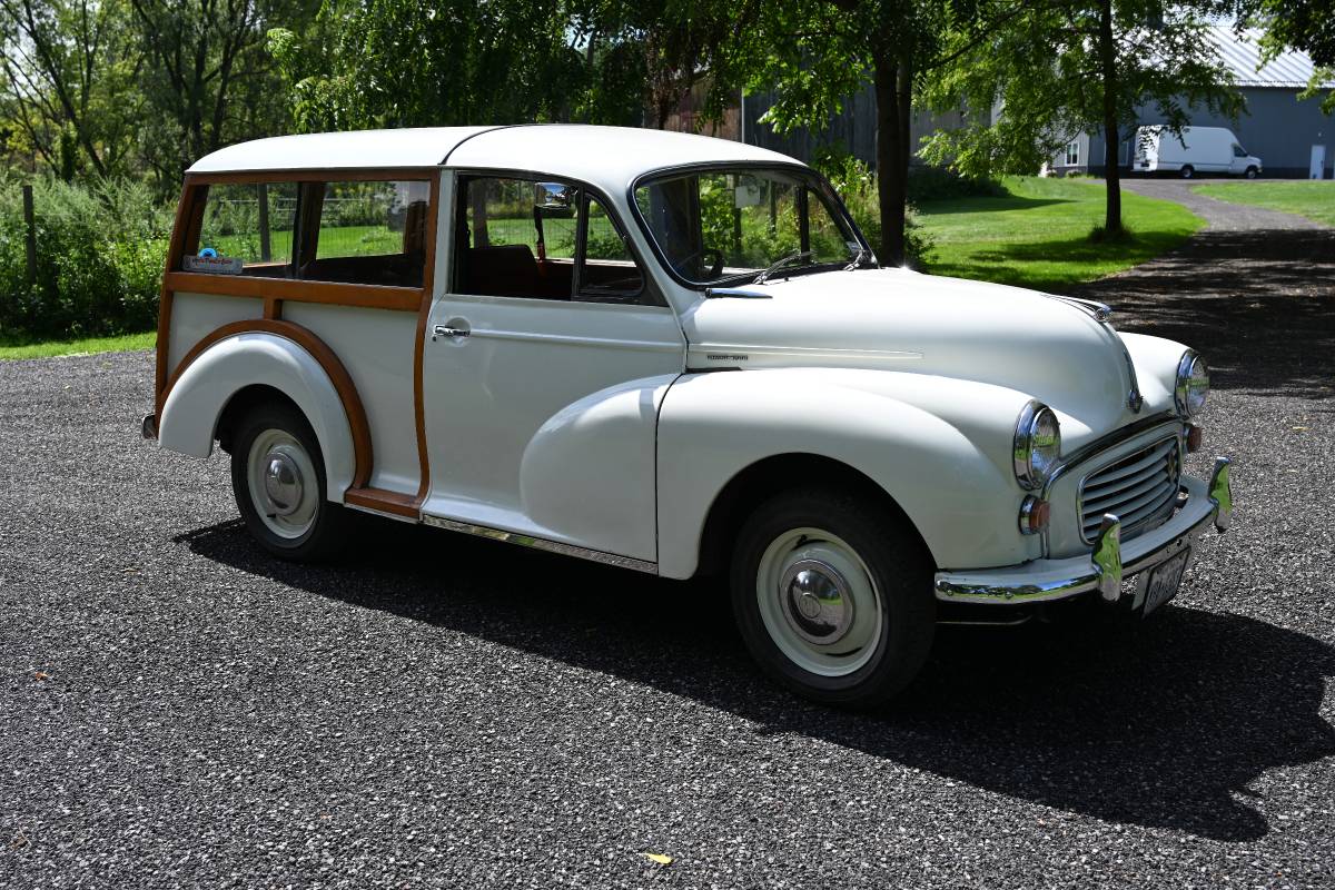 Morris-minor-traveller-1000-1968-white-3