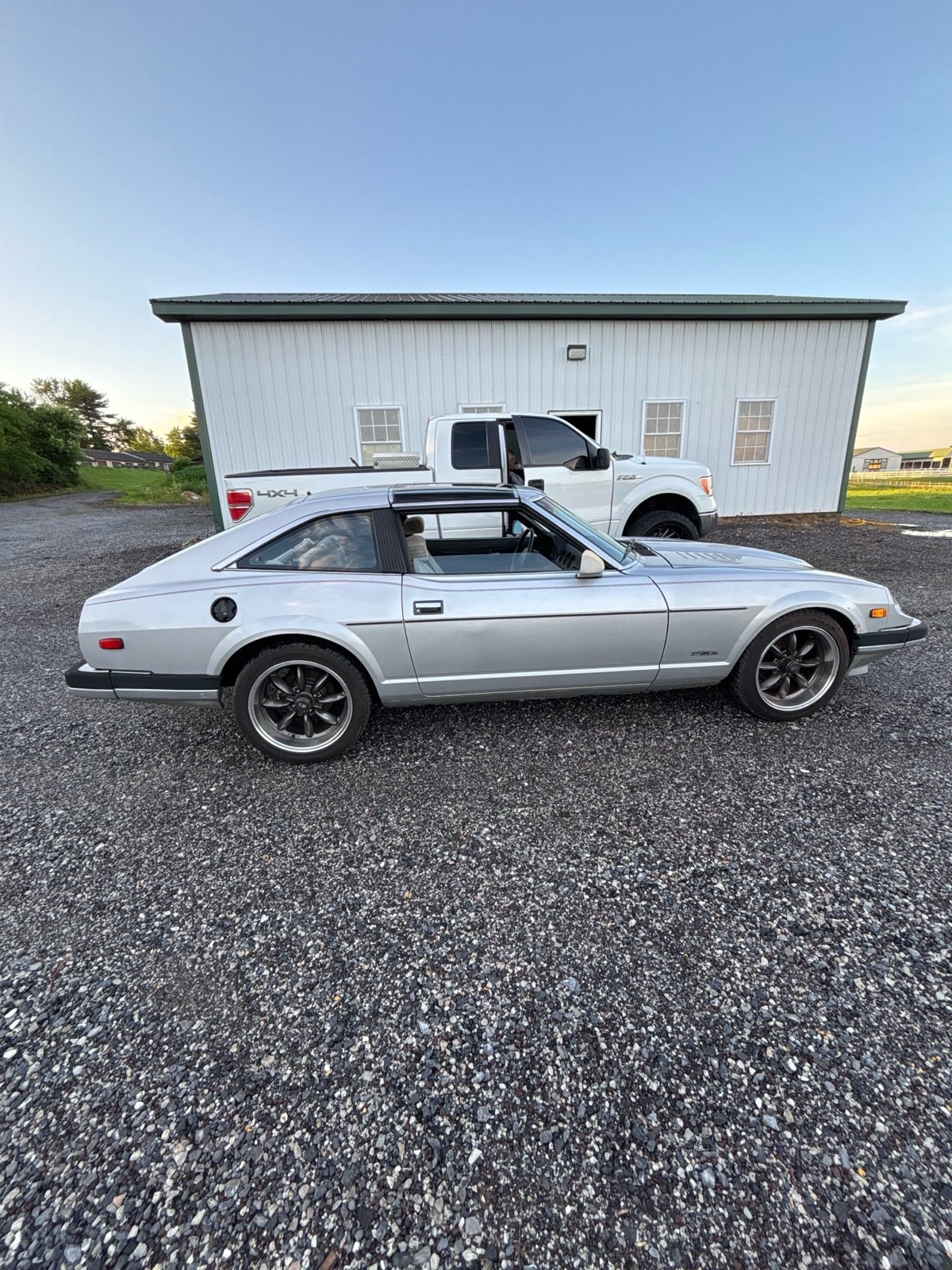 Nissan-280ZX-1983-Hatchback-1