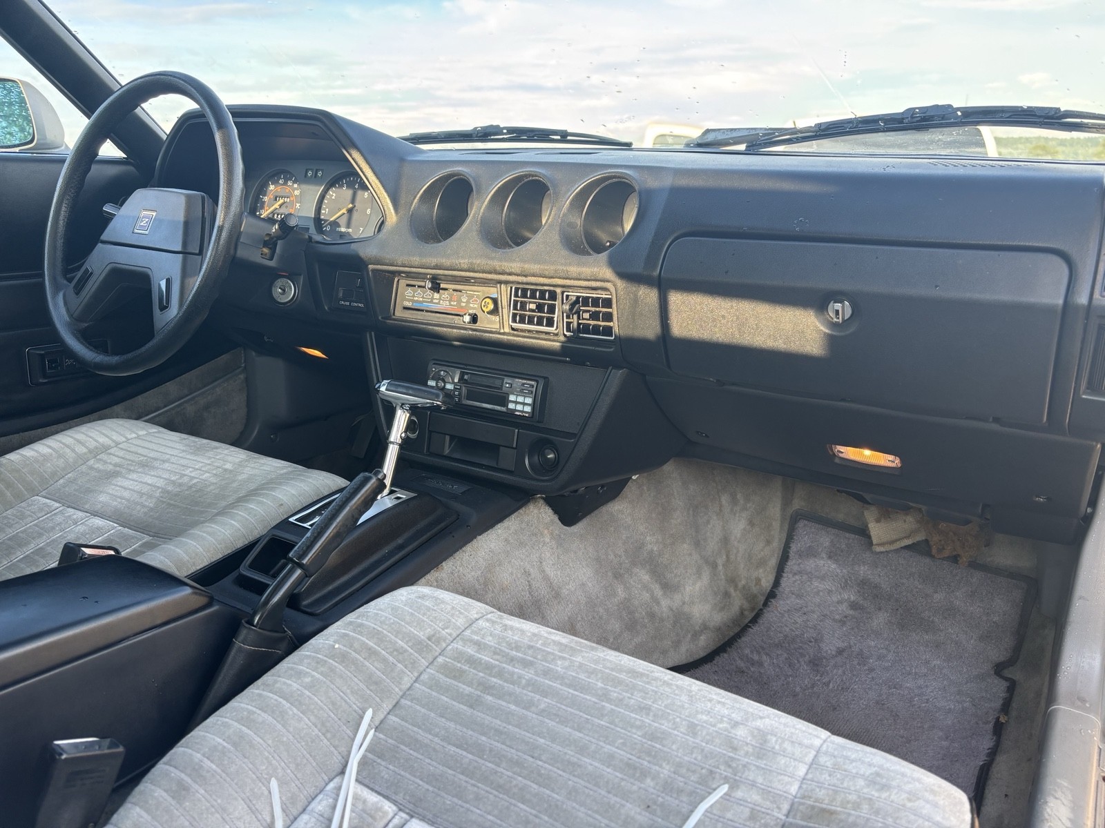 Nissan-280ZX-1983-Hatchback-11