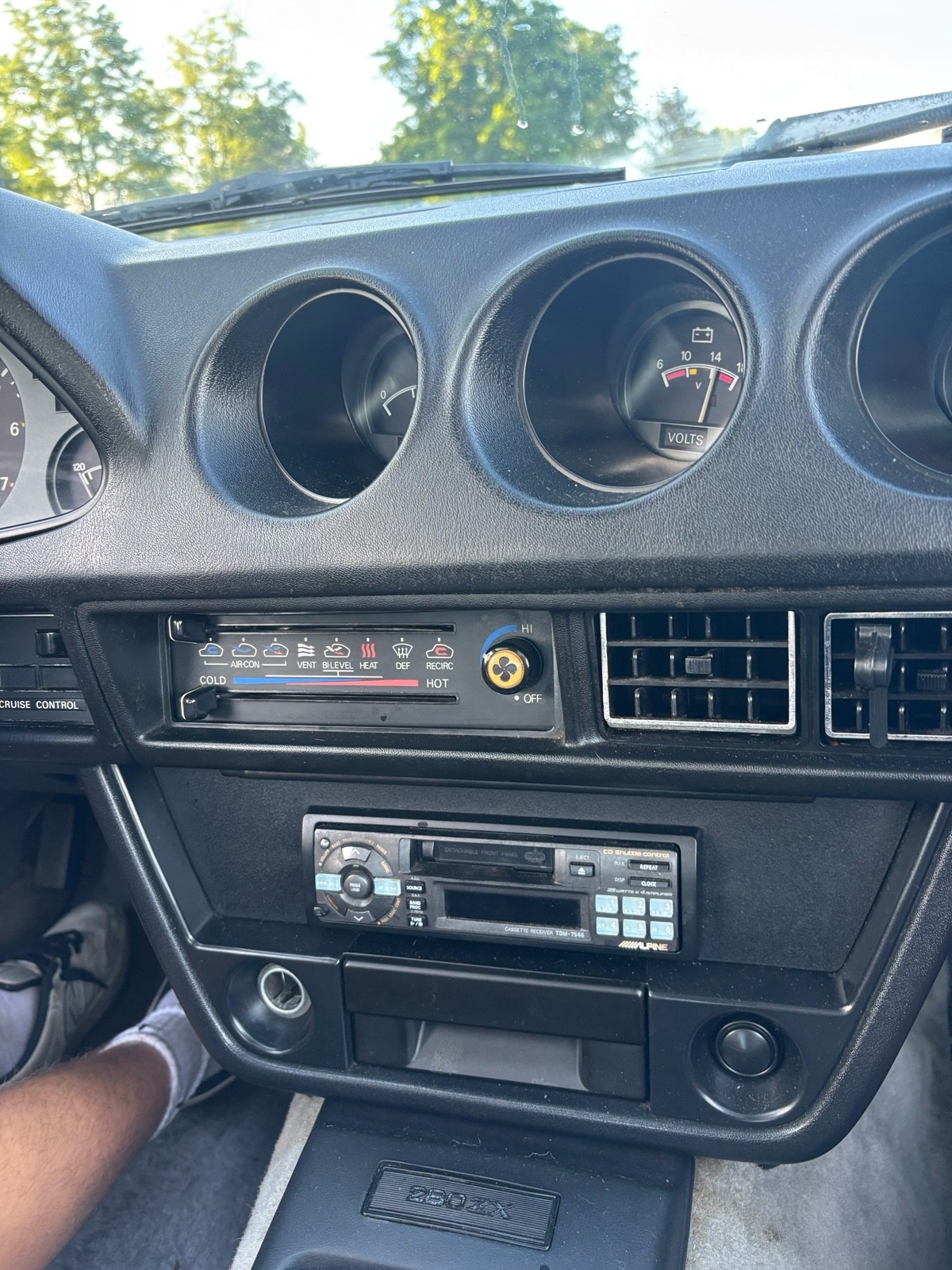 Nissan-280ZX-1983-Hatchback-9