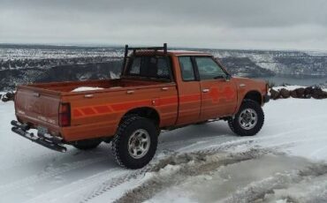 Nissan-720-1984-Orange-16