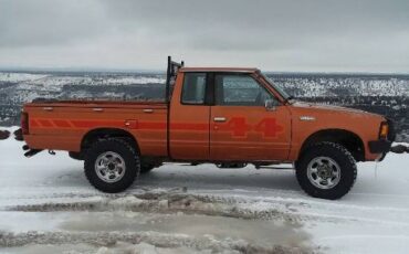 Nissan-720-1984-Orange-18