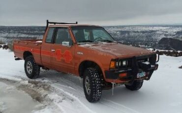Nissan-720-1984-Orange-19