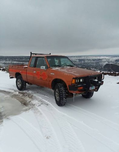 Nissan-720-1984-Orange-19