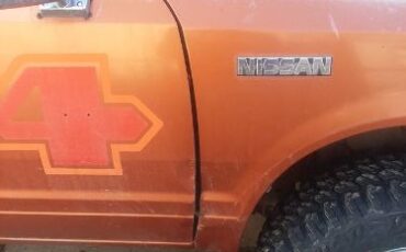 Nissan-720-1984-Orange-3