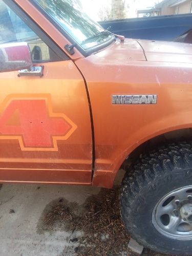 Nissan-720-1984-Orange-3