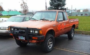 Nissan-720-1984-Orange