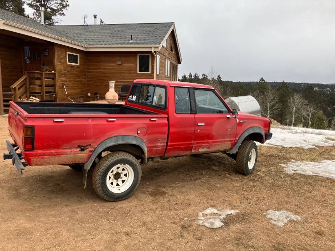 Nissan-720-1984-Red-2