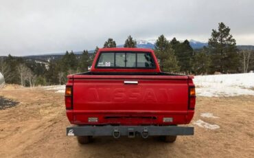 Nissan-720-1984-Red-3