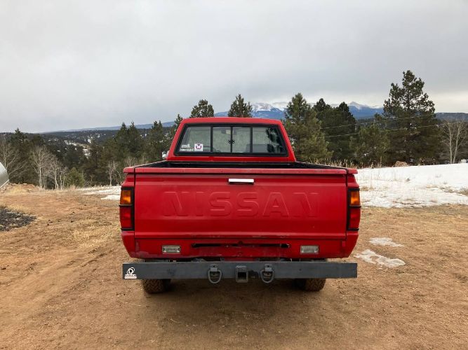 Nissan-720-1984-Red-3