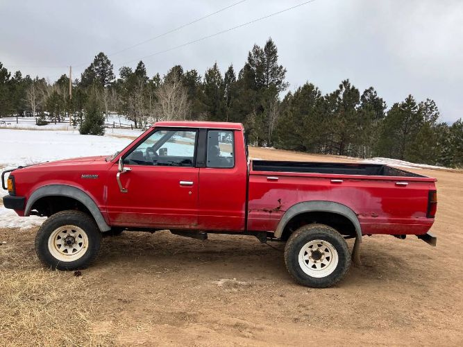 Nissan-720-1984-Red-4