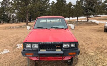 Nissan-720-1984-Red-5