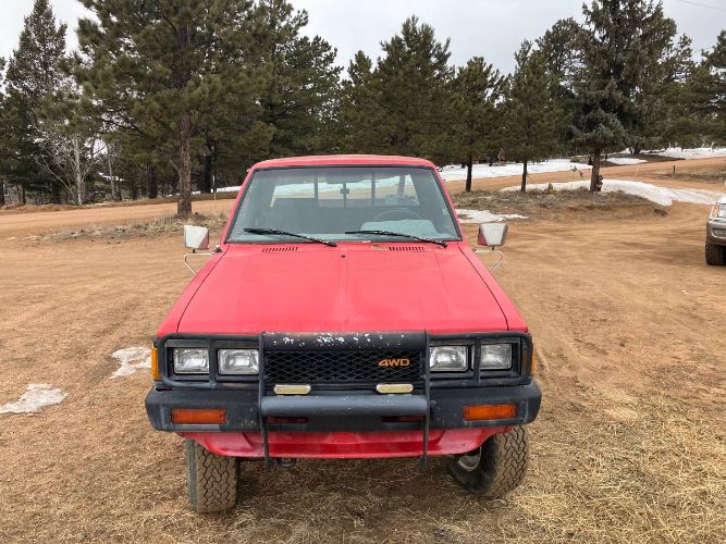 Nissan-720-1984-Red-5