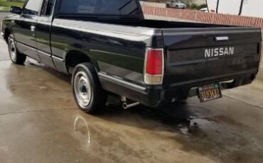 Nissan-720-1985-Black-BlackGray-10