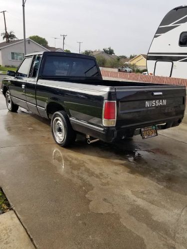Nissan-720-1985-Black-BlackGray-10