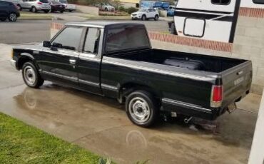 Nissan-720-1985-Black-BlackGray-11