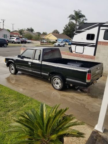 Nissan-720-1985-Black-BlackGray-11