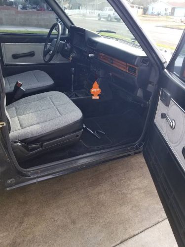Nissan-720-1985-Black-BlackGray-3
