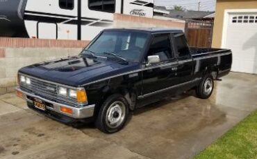 Nissan-720-1985-Black-BlackGray