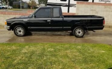 Nissan-720-1985-Black-BlackGray-7