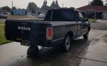 Nissan-720-1985-Black-BlackGray-9