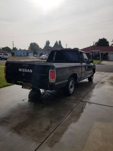 Nissan-720-1985-Black-BlackGray-9