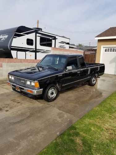 Nissan-720-1985-Black-BlackGray