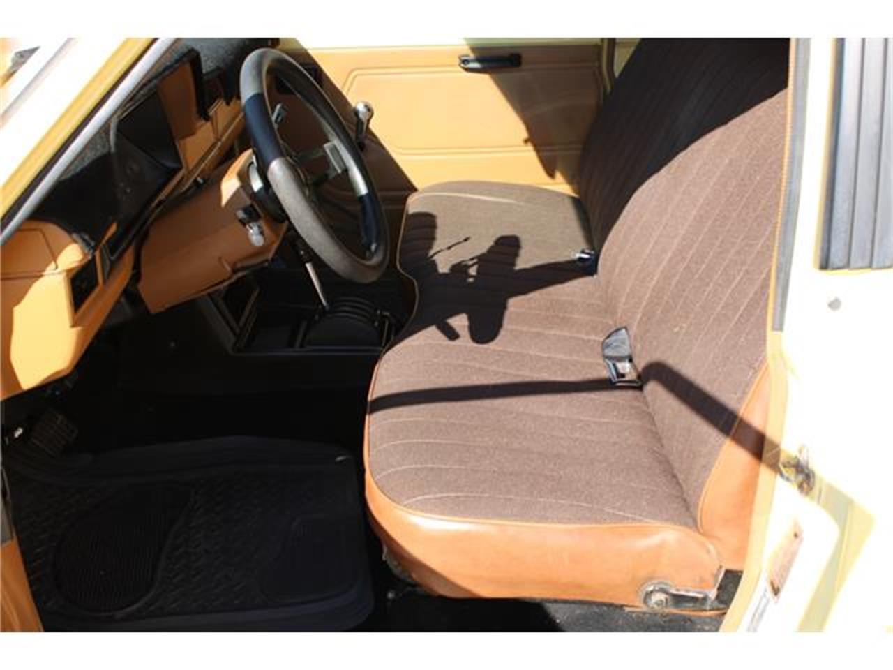 Nissan-720-1985-Yellow-Brown-11
