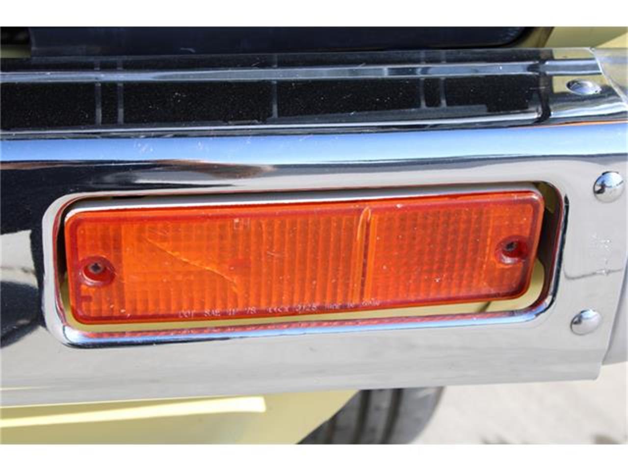Nissan-720-1985-Yellow-Brown-13
