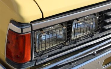 Nissan-720-1985-Yellow-Brown-14