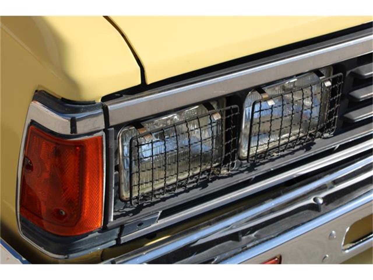 Nissan-720-1985-Yellow-Brown-14