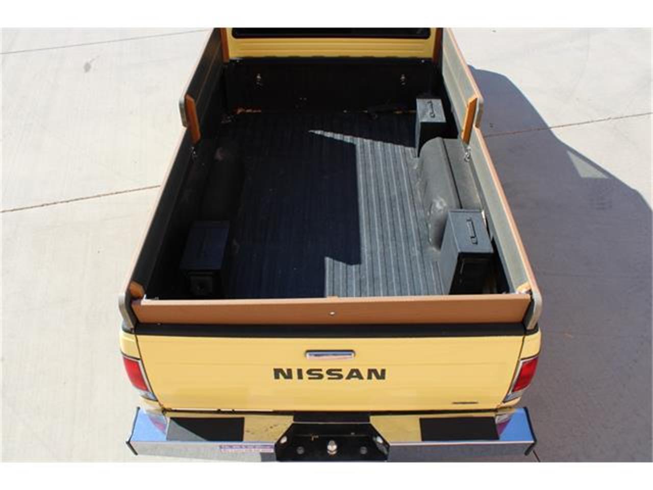 Nissan-720-1985-Yellow-Brown-17