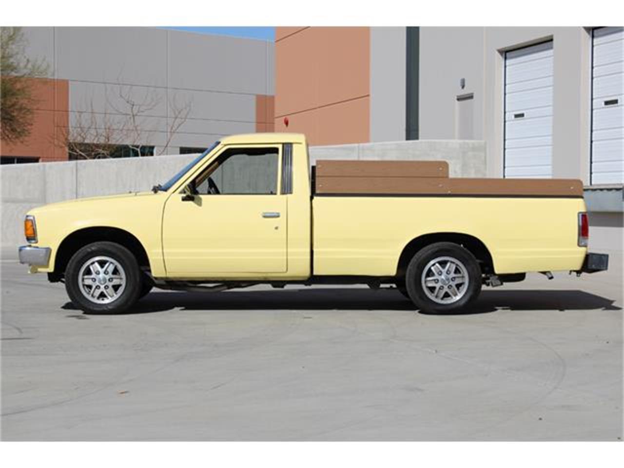 Nissan-720-1985-Yellow-Brown-20