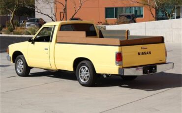 Nissan-720-1985-Yellow-Brown-21